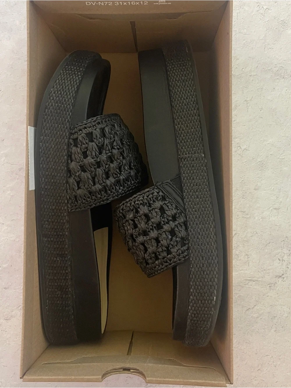 Dolce Vita “Sidona” Platform Sandals — Onyx Raffia | Size 9.5